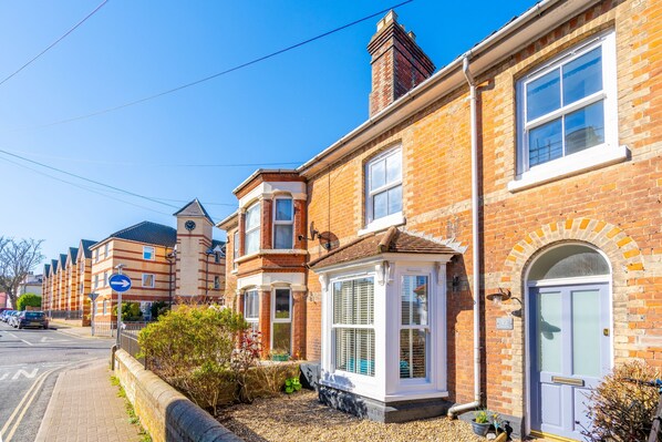 A row of brick houses with a small garden area in front. - 12 Hans Place, Cromer, Norfolk (Cromer)