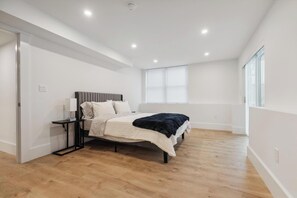 5 makuuhuonetta, silitysrauta/-lauta, vauvan matkasänky, Wi-Fi