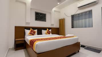 Deluxe Room | Desk, laptop workspace, free WiFi, bed sheets