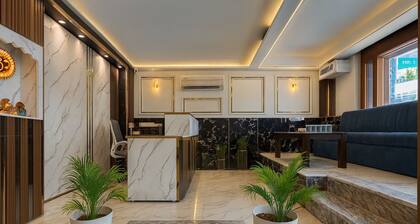 Hotel Paradise International by JMD Group