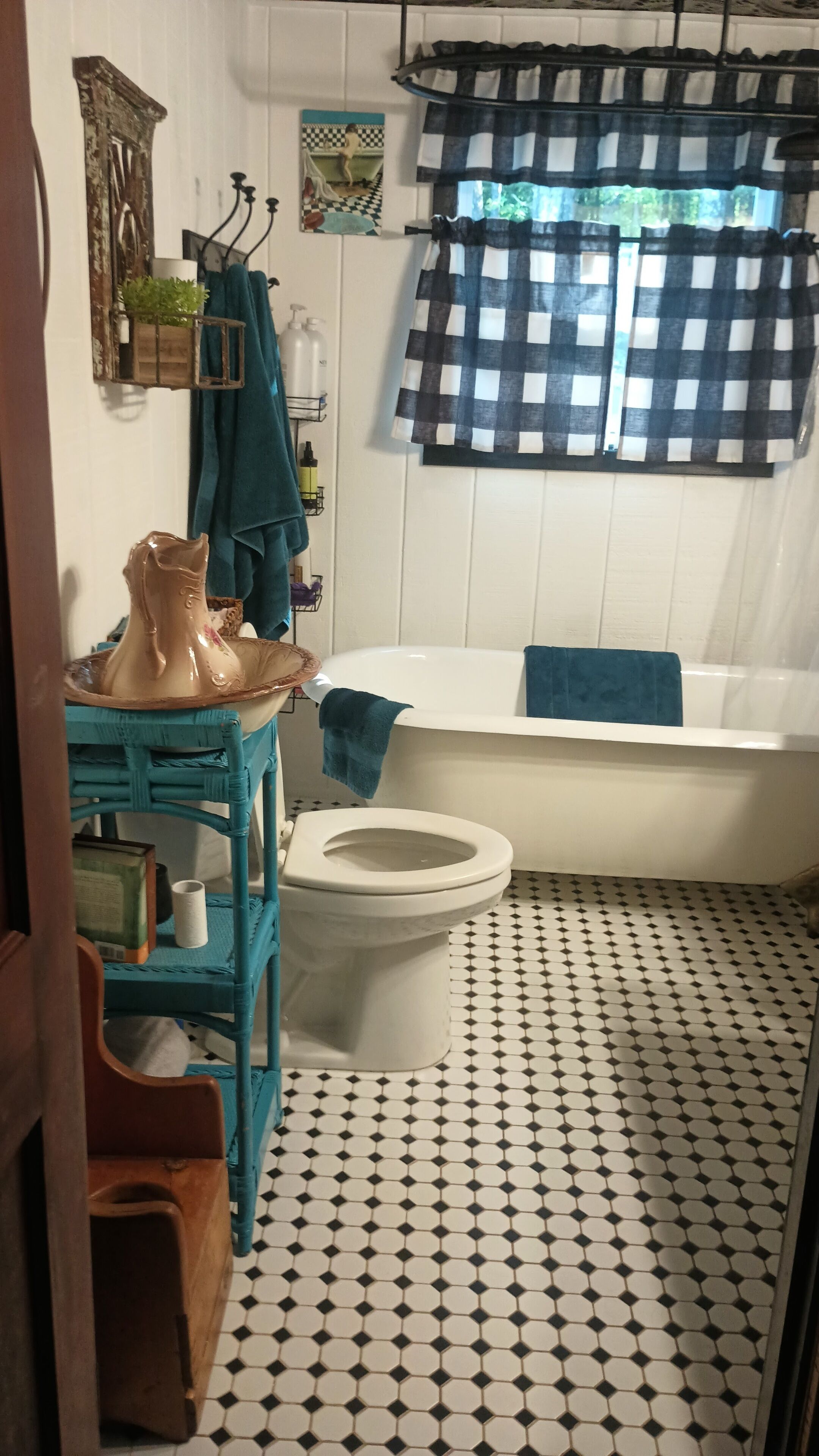 吹风机、毛巾、肥皂、卫生纸