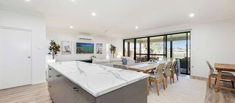 Burnett Heads Beach Family Escape