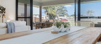 Burnett Heads Beach Family Escape