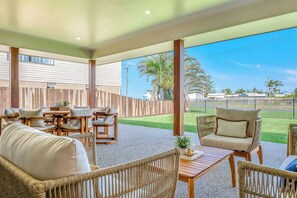 Outdoor dining - Burnett Heads Beach Family Escape (Burnett Heads)