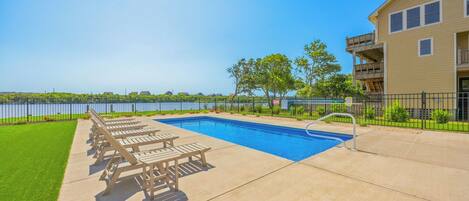Outdoor pool, a heated pool