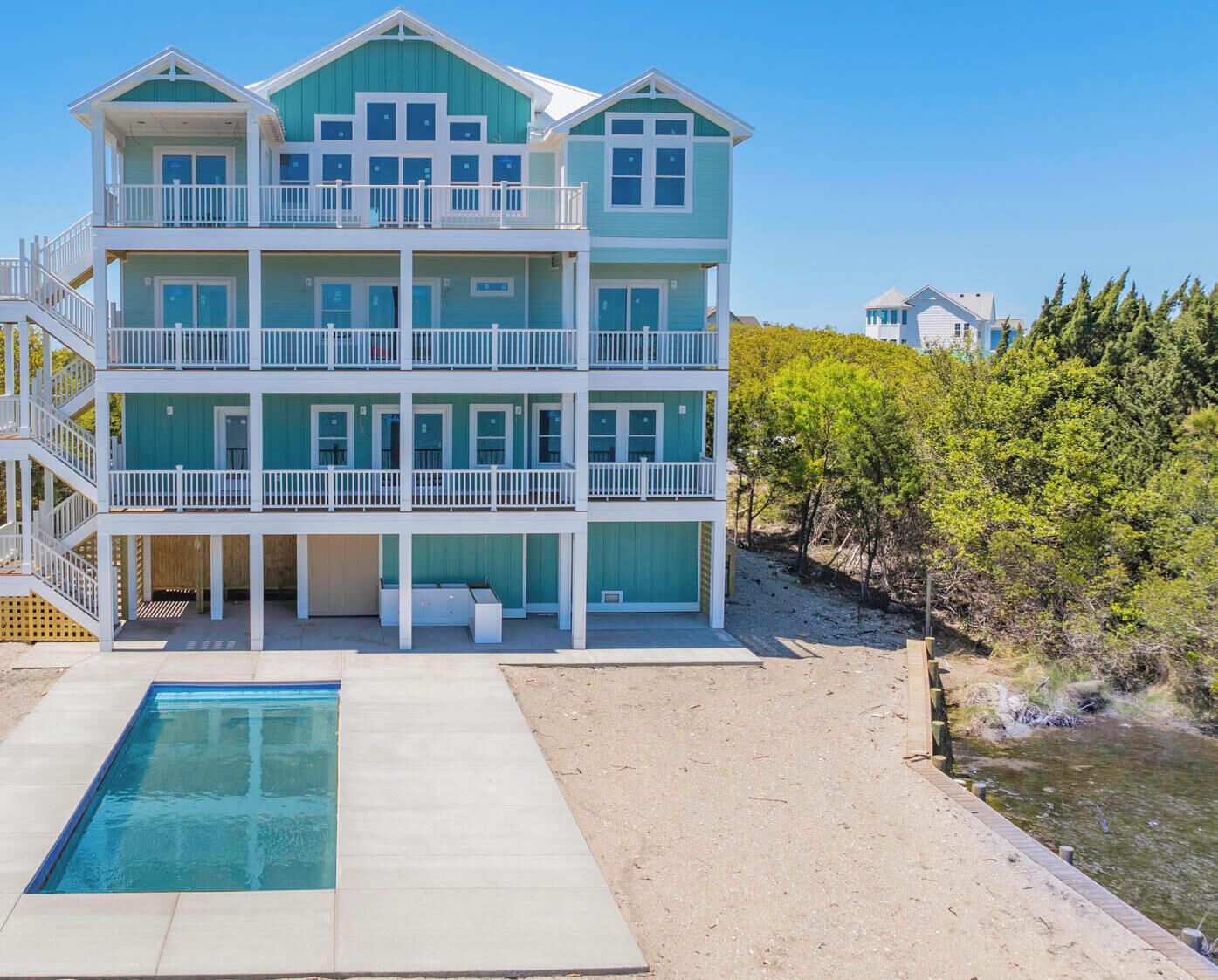 المنشأة من الخارج