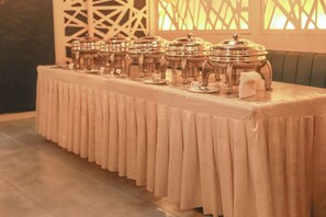 Breakfast area - Hr Residency (Mumbai)