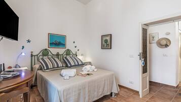 Family Apartment, Multiple Bedrooms (Dimora di Grecale Monopoli) | 1 bedroom, free WiFi, bed sheets