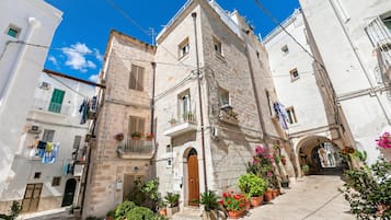 Family Apartment, 1 Bedroom, Microwave (Dimora di Grecale Monopoli) | Bahagian luar