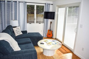 Smart TV - Serenity 222: Bright Coastal Dennisport Retreat Walk to Beach (Dennis Port)