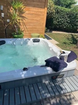 Bain à remous extérieur
