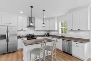 Unclassified image, 5 of 28, button