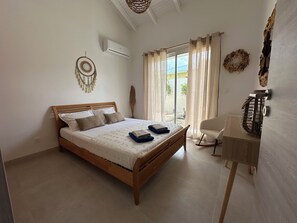 4 bedrooms, iron/ironing board, travel cot, free WiFi