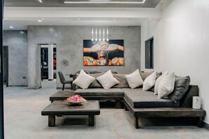 Luxury Villa, Housekeeping | Dining room