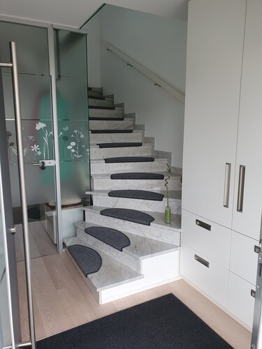 "Modern 2-room apartment in Troisdorf, centrally located - perfect retreat!"