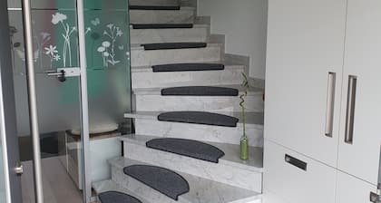 "Modern 2-room apartment in Troisdorf, centrally located - perfect retreat!"