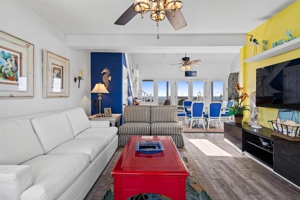 House, 4 Bedrooms | Living area | Smart TV