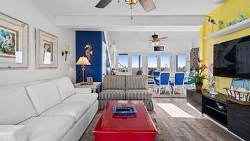 House, 4 Bedrooms | Living area | Smart TV