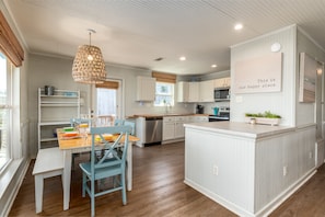 House, 3 Bedrooms | Private kitchen | Fridge, oven, coffee/tea maker, toaster