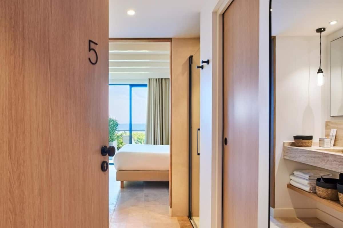 Caja de seguridad en la habitación, cortinas blackout y wifi gratis 