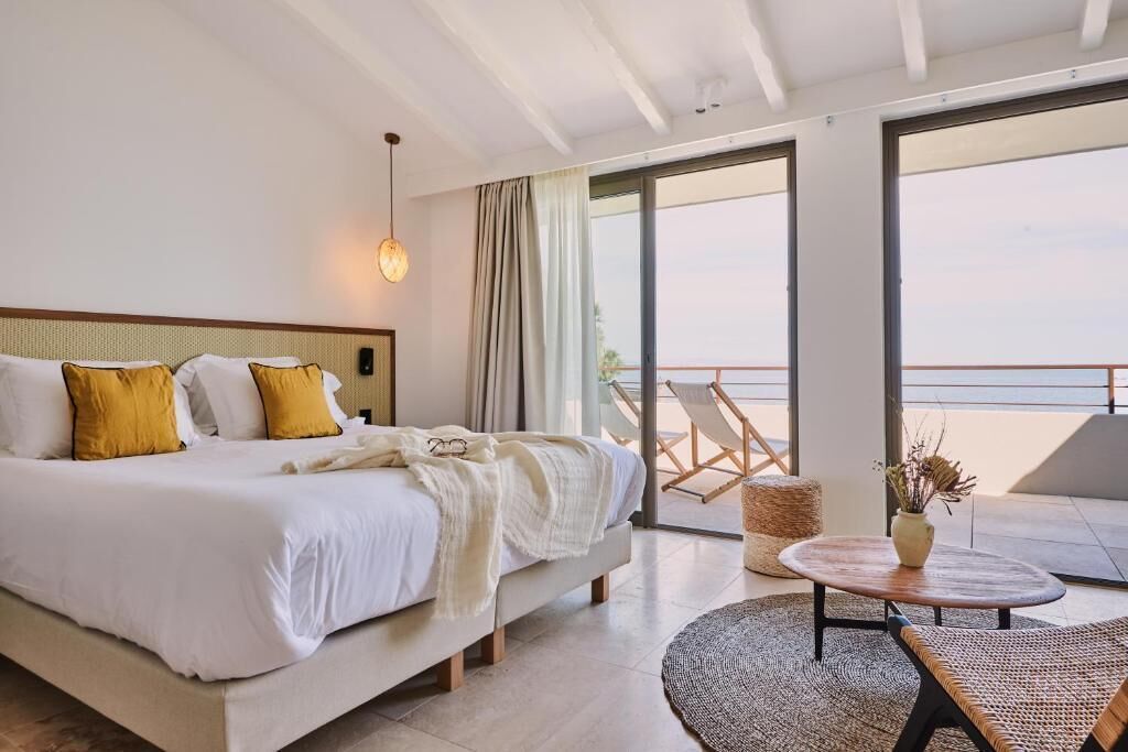 ตู้นิรภัยในห้องพัก, ผ้าม่านกันแสง, Wi-Fi ฟรี