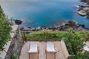 Habitación clásica, vistas al mar | Caja fuerte, cortinas opacas, wifi gratis