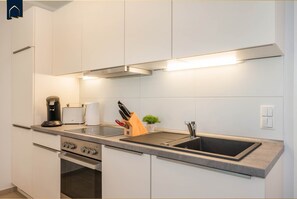 Kühlschrank, Ofen, Herdplatte, Geschirrspüler