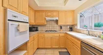 Newport Beach 2-Story Home w/ Pool Table, 2-Car Parking