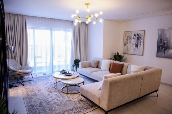 Apartment, Balcony, City View | Living area