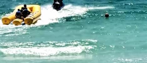 Una spiaggia nelle vicinanze