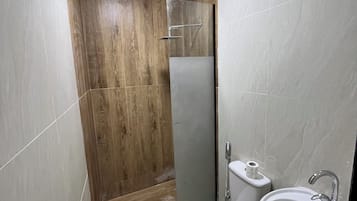 Comfort Suite, Balcony, Mountain View | Bathroom | Combined shower/tub, towels, soap, shampoo