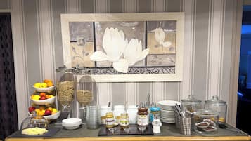 Petit déjeuner buffet (13.90 EUR par personne)