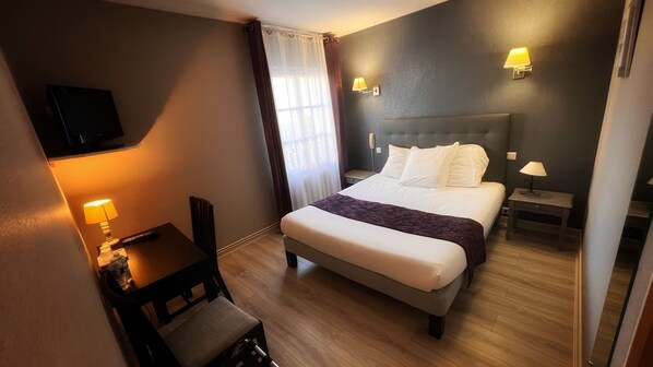 Comfort Double Room | In-room safe, laptop workspace, blackout drapes, iron/ironing board - Logis hôtel des voyageurs (Tarnac)