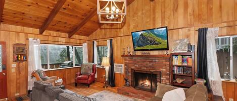 تلفزيون، مدفأة، مشغل دي في دي، مكتب