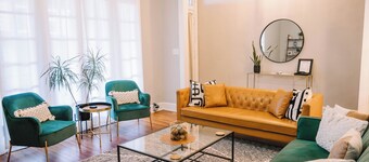 Insta-worthy 2Bd/1Ba Apt Steps from Downtown!