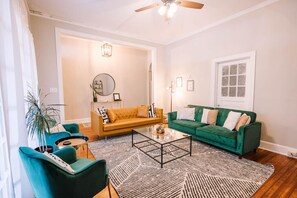 Smart TV - Insta-worthy 2Bd/1Ba Apt | Minutes from Downtown! (Danville)