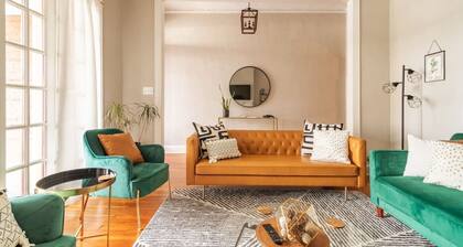 Insta-worthy 2Bd/1Ba Apt | Minutes from Downtown!