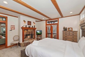 5 soverom, skrivebord, reiseseng for barn og wi-fi