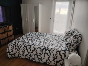 4 bedrooms, iron/ironing board, travel crib, WiFi