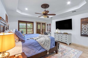 3 habitaciones, escritorio, tabla de planchar con plancha y wifi 