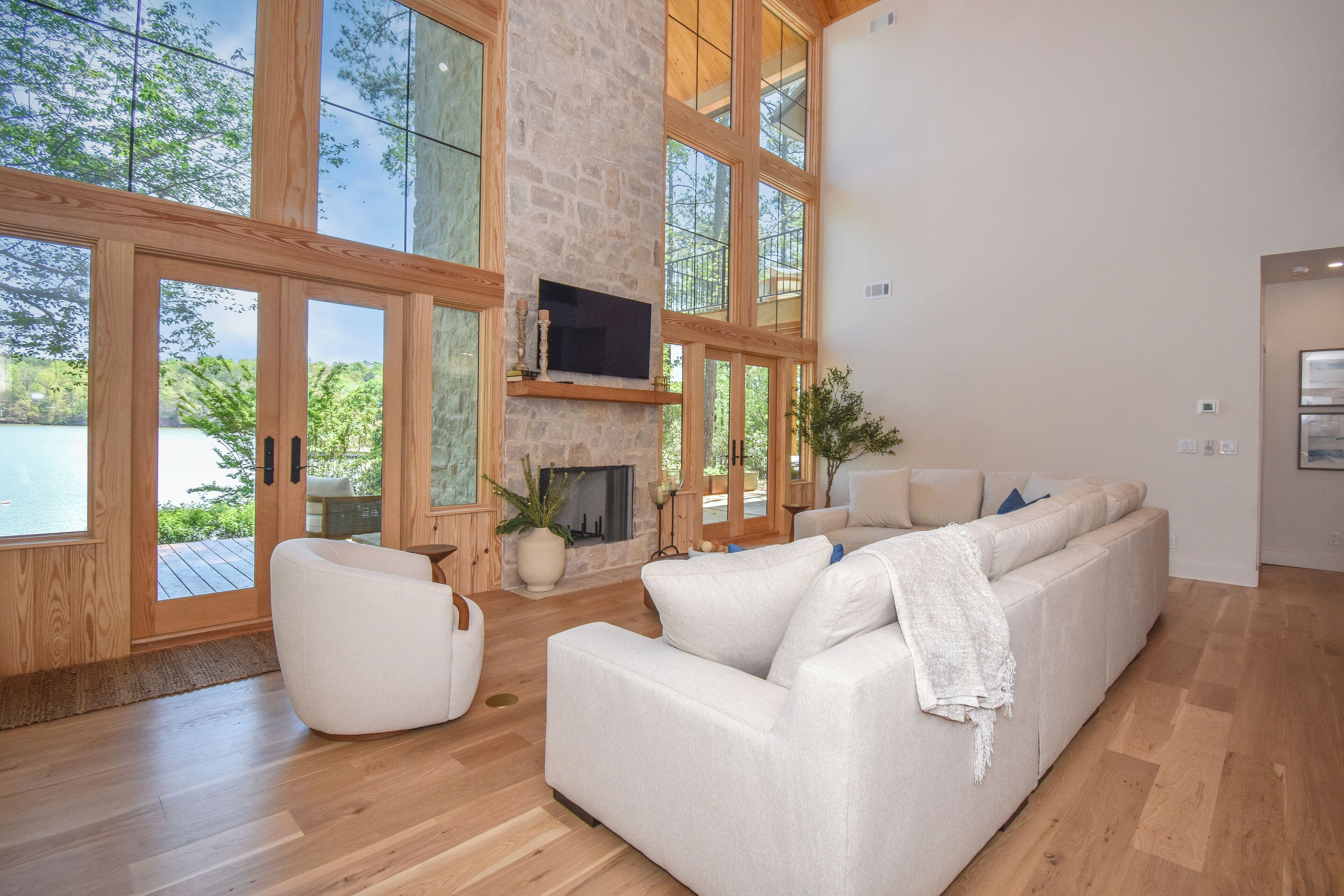 Smart-TV, Kamin, Arbeitsbereiche