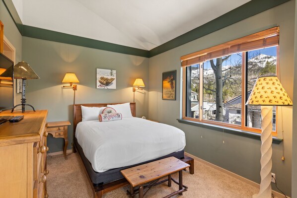 1 bedroom, iron/ironing board, free WiFi, bed sheets - 360  | Fall for the View - 1BD w/ A/C & Kitchen (Olympic Valley)