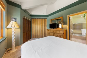 1 bedroom, iron/ironing board, free WiFi, bed sheets - 360  | Fall for the View - 1BD w/ A/C & Kitchen (Olympic Valley)