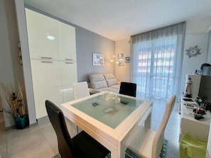 Apartment, 1 Bedroom, Balcony, City View | Bahagian dalam