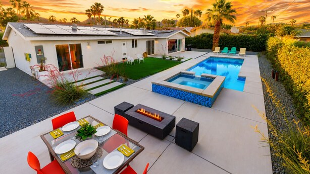 A modern house with a swimming pool, outdoor dining area, and solar panels. - 30% Off September Perfect 4 Families Pool, Jacuzzi (Palm Springs)