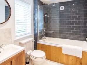 Shower - Farm View House (Melton Mowbray)
