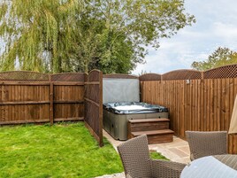 Bañera de hidromasaje al aire libre