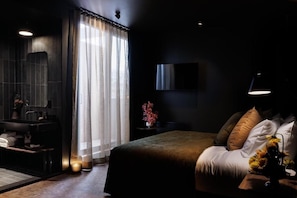Classic Double Room | In-room safe, blackout drapes, free WiFi