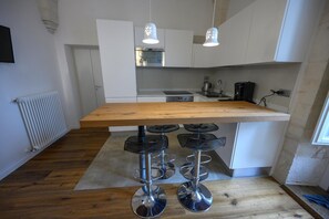 Fridge, microwave, oven, stovetop - Double Room with Balcony (MARTINA FRANCA)