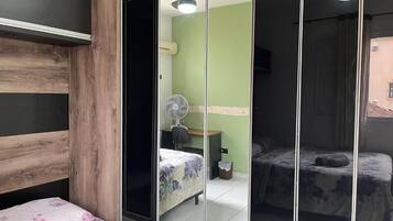 1 quarto, escrivaninha, ferros/tábuas de passar roupa, Wi-Fi